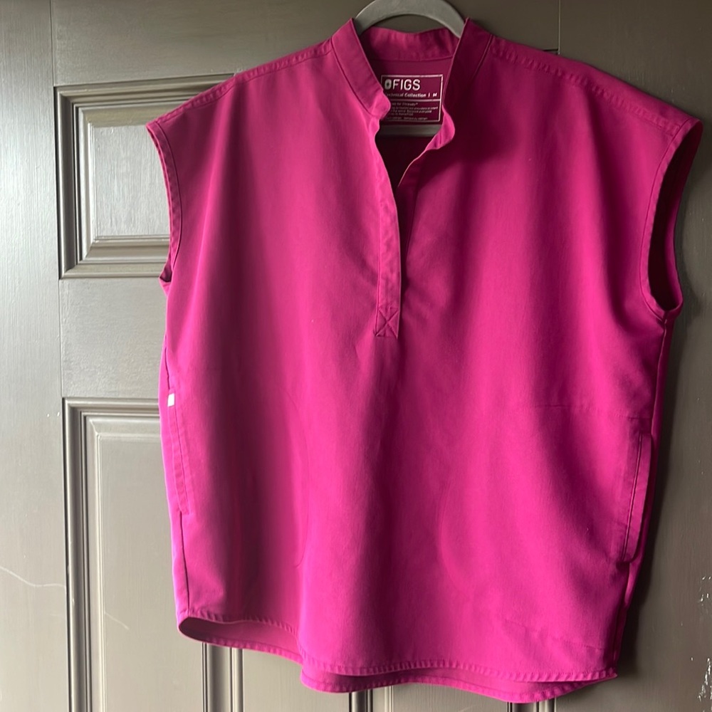 FIGS scrub top